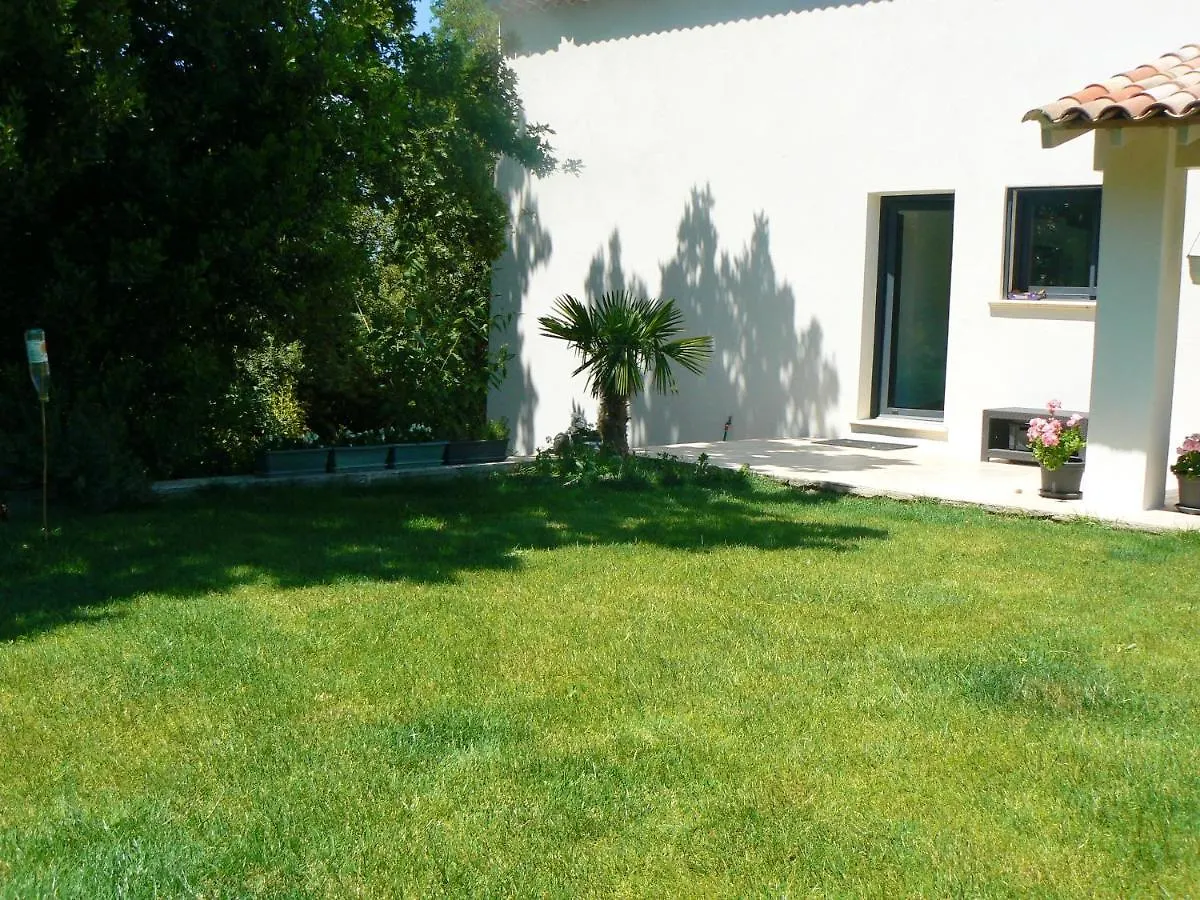 Villa Charmante A Eyragues Avec Piscine Privee 0*,  France
